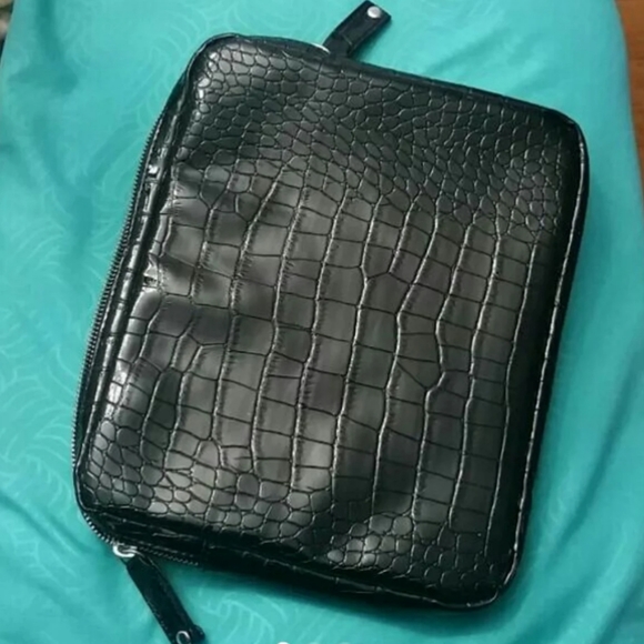 Carrying Case - Picture 4 of 9